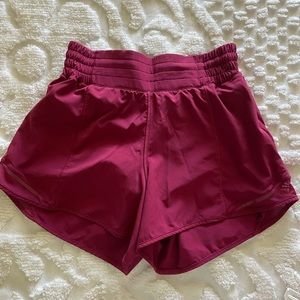 Lululemon Hotty Hot HR 4” shorts